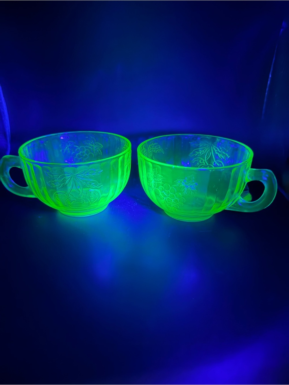 VTG 30’s uranium/depression glass teacups